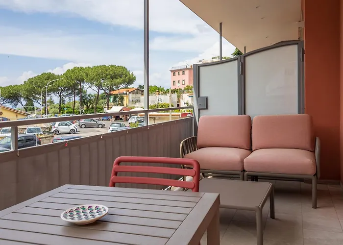 Apartment Futura Funky House - De Vivo Realty *